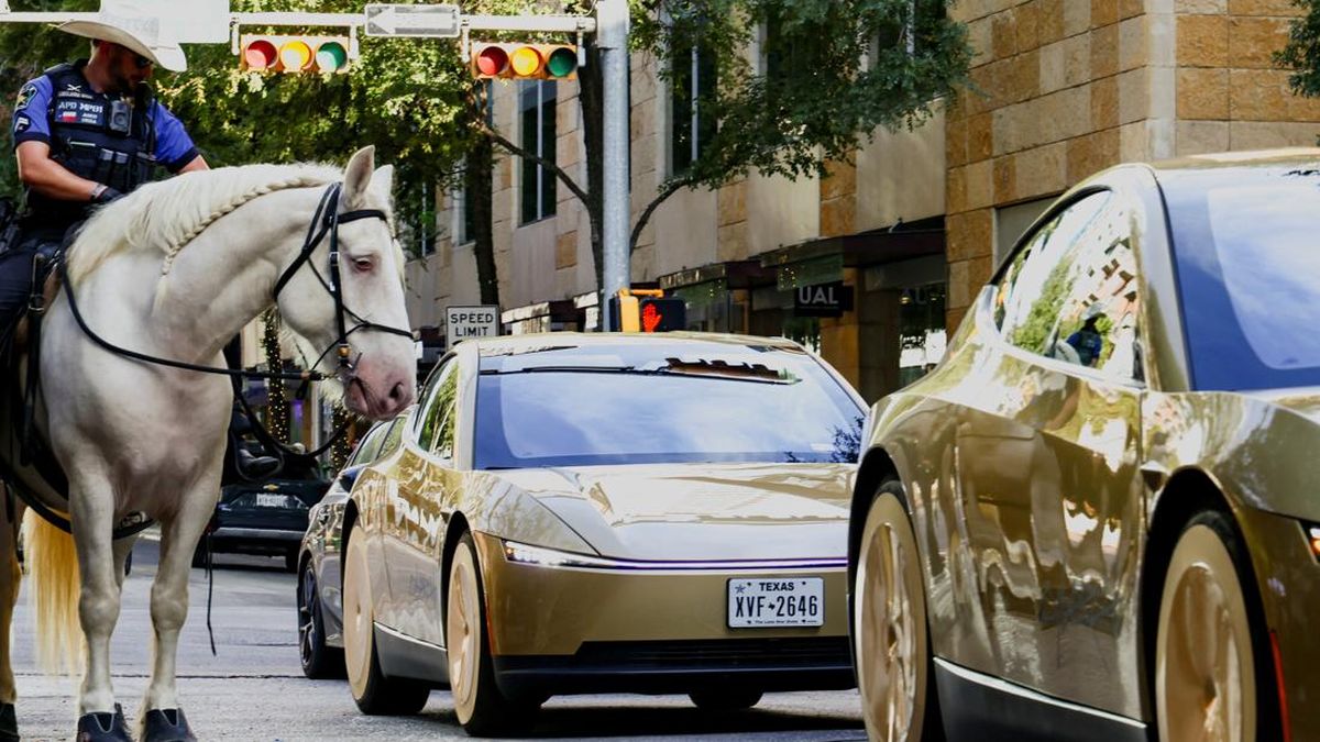 Tesla Luncurkan Robotaxi Cybercab Tanpa Setir di Amerika Serikat